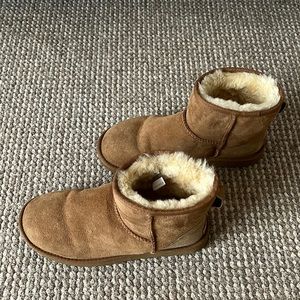 UGG CLASSIC MINI II BOOTS